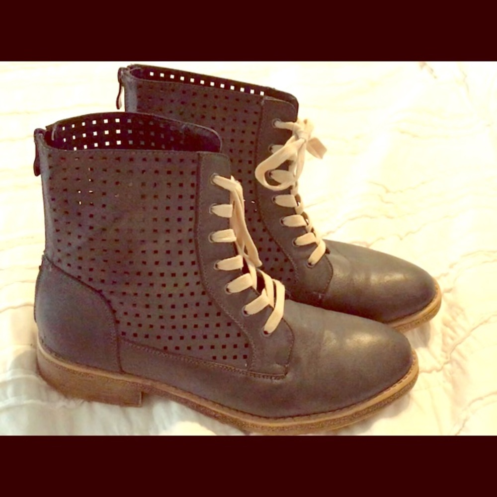 Women’s Boots 😍💗